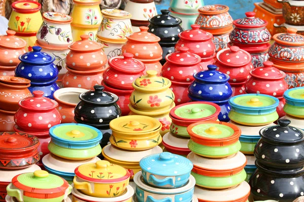 Kleurrijke klei potten — Stockfoto