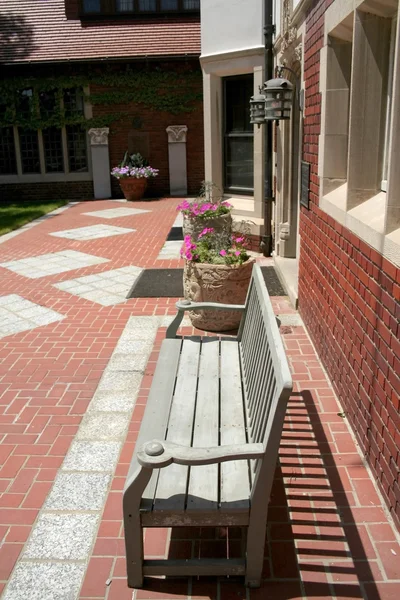 Bench In Front Of Historic Home — Stock Photo, Image