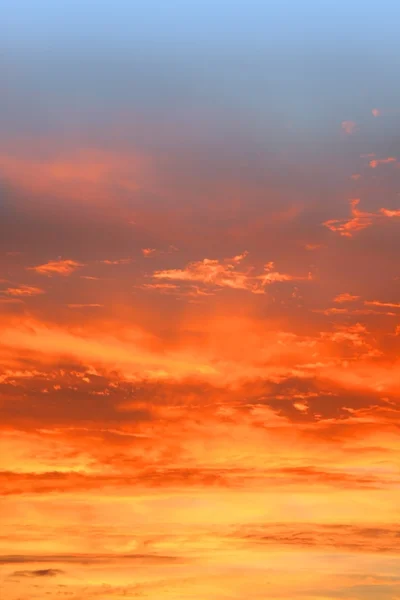 ท้องฟ้าสีสันสดใส — ภาพถ่ายสต็อก