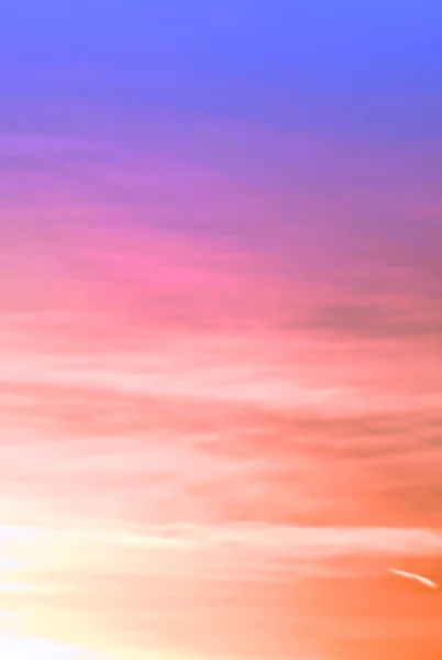 ท้องฟ้าสีสันสดใส — ภาพถ่ายสต็อก