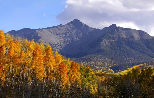 Autumn in rocky mountains — Stock Photo, Image