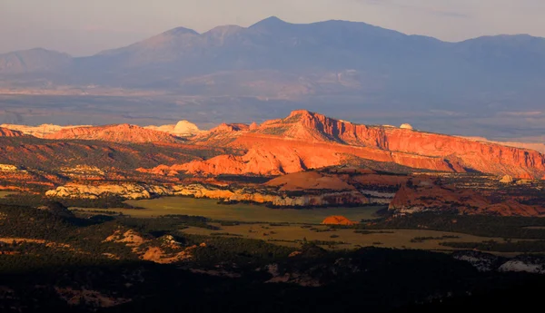 Mountain landscape in sun set — Stock Photo, Image