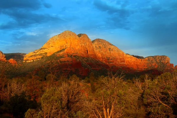 Kırmızı kaya tepeler — Stok fotoğraf