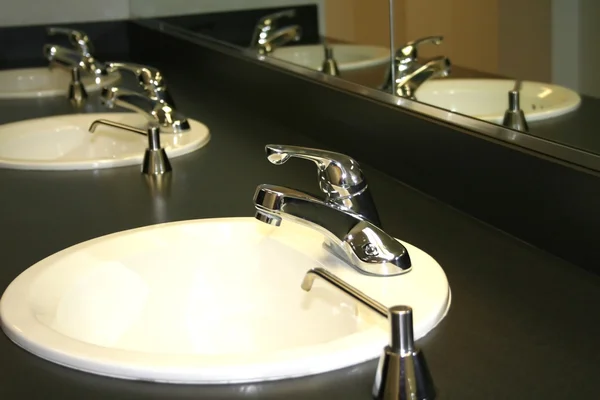 Bathroom wash basins — Stock Photo, Image