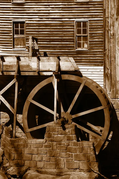 Rustic Wheel On Water Mill — Stock Photo, Image