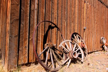 Old trolley wheels clipart