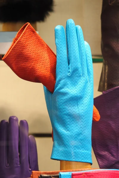 Барвисті шкіряні рукавички — стокове фото