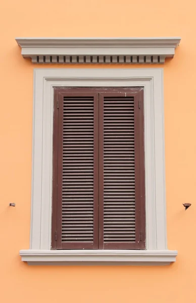 Renesansowe okna — Zdjęcie stockowe