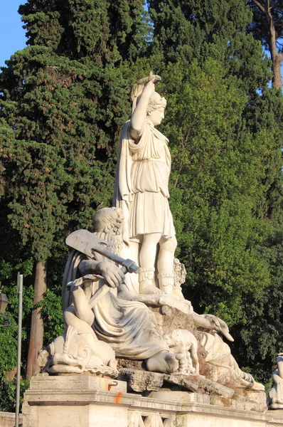 Статуя зображувати Рим між Tevere і Aniene — стокове фото