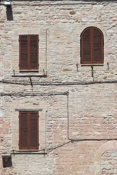 Ιταλικό στυλ παραθυρόφυλλα — Φωτογραφία Αρχείου