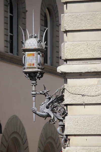 Barokní pouliční lampa — Stock fotografie