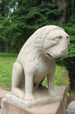 üzgün aslan heykeli