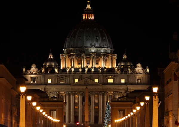 Saint Peter Basilica in Christmas time — Stock Photo, Image
