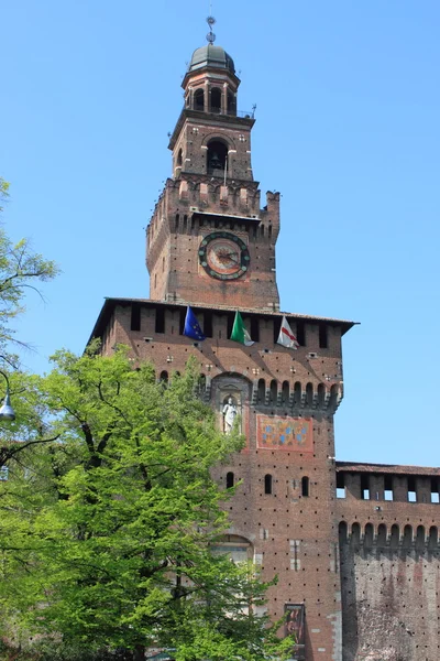 Belangrijkste toren van Castello Sforzesco — Stockfoto