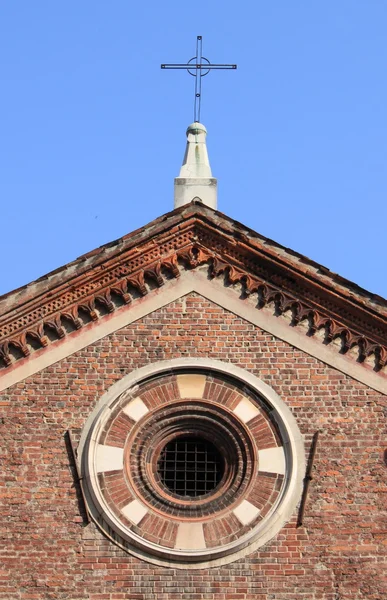 Korset på toppen av kyrkan — Stockfoto