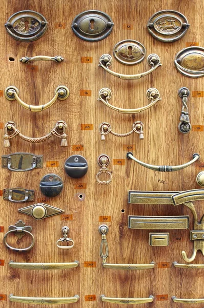 Bronzové a mosazné dveřní knoflíky — Stock fotografie