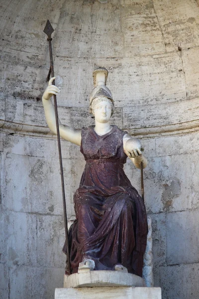 Статуя богини Рома — стоковое фото