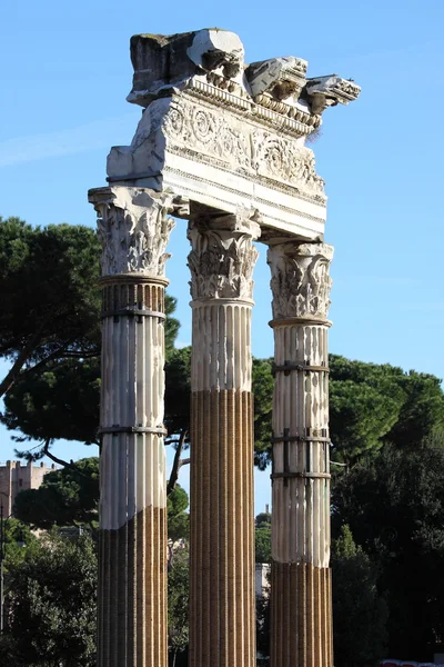 Colunas antigas em roma — Fotografia de Stock