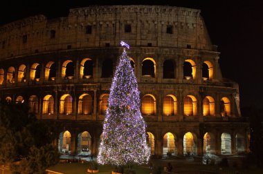 gece Noel zamanında Colosseum