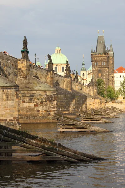 Prag 'daki Charles Köprüsü — Stok fotoğraf