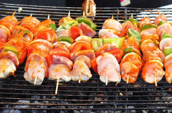 Shish kebab en pinchos —  Fotos de Stock
