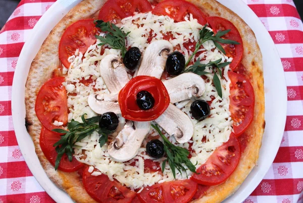 Pizza with mozzarella and mushrooms — Stock Photo, Image