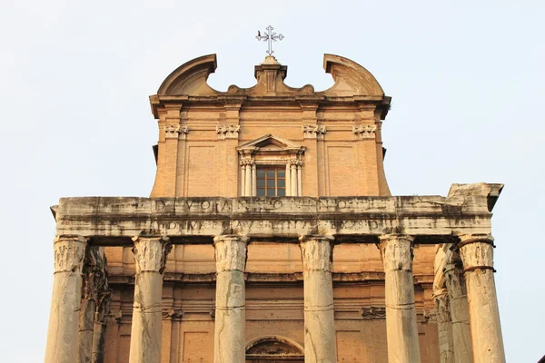 Templo de Antonino e Faustina — Fotografia de Stock