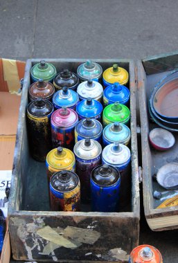 Color spray cans clipart