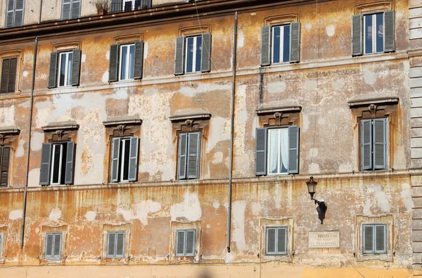 Edifício antigo em Roma — Fotografia de Stock