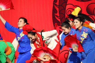 Yeni yıl geçit, Çin dansçılar