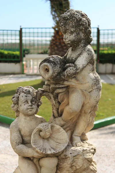 Статуя детей — стоковое фото