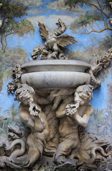 Бароко фонтан — стокове фото