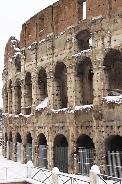 Koloseum pod śniegiem — Zdjęcie stockowe