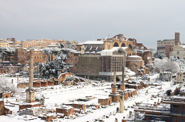 Римский форум под снегом
