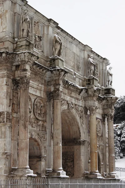 Constantinův oblouk pod sněhem — Stock fotografie