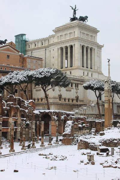 Monumento di Vittorio Emanuele II sotto la neve — Foto Stock