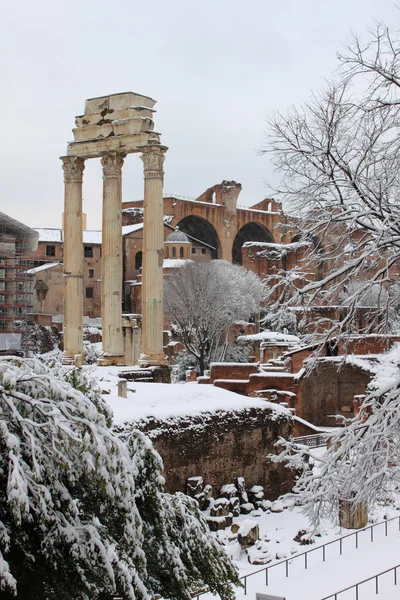 Römisches Forum unter Schnee — Stockfoto