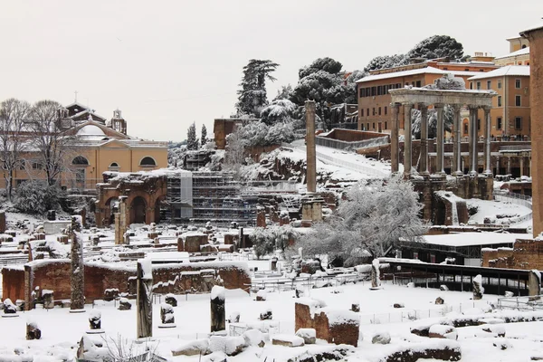 Rzymskie forum pod śniegiem — Zdjęcie stockowe