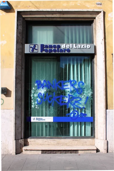 Bank Agentschap verwoesting in rome — Stockfoto
