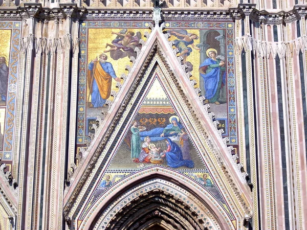Facade of Orvieto cathedral — Stock Photo, Image