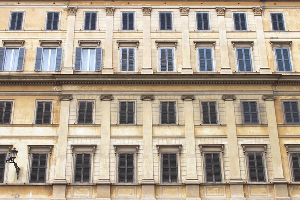 Gammal byggnad i Rom — Stockfoto