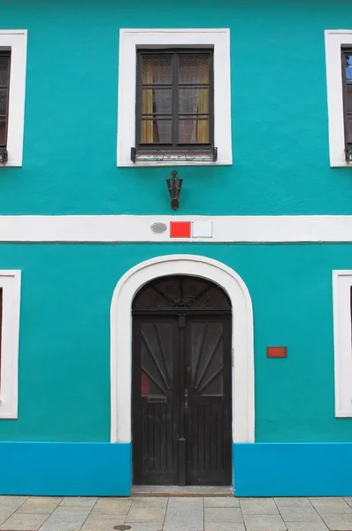Modrý malovaný dům — Stock fotografie