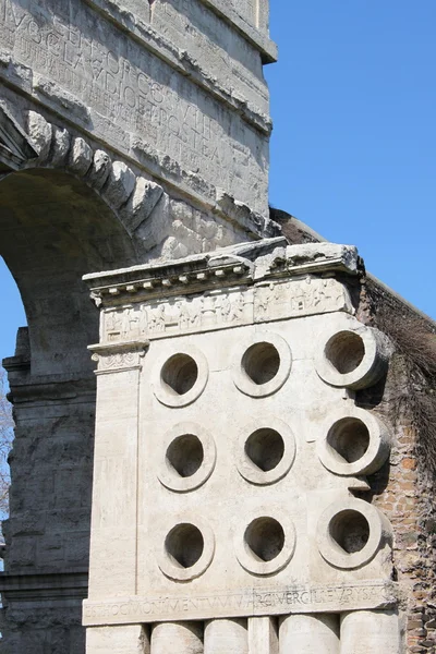Główne drzwi w Rzymie — Zdjęcie stockowe