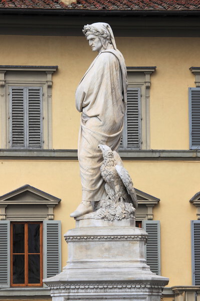 Статуя Данте Алигьери
