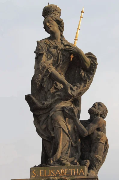 Staty av st. elisabeth i Prag — Stockfoto