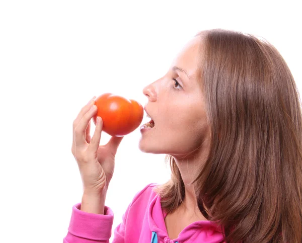 Kobieta jedzenie pomidor, na białym tle — Zdjęcie stockowe
