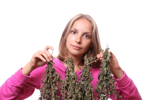 Jeune femme aux plantes médicinales, isolée — Photo