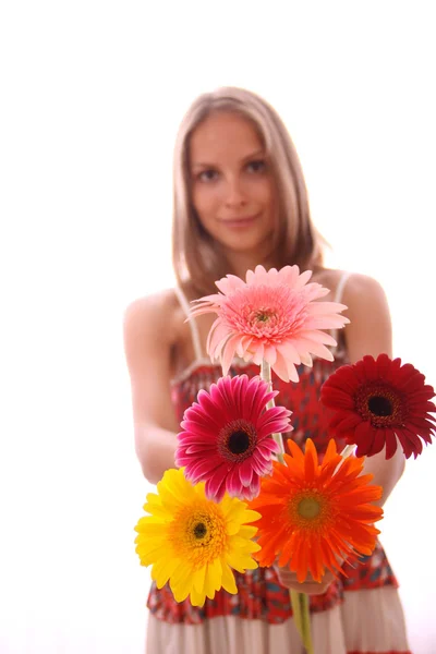 Kvinna med blomma, isolerade — Stockfoto