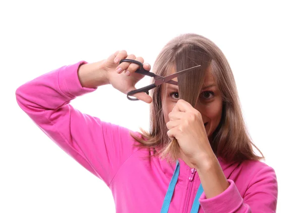 Mujer va a cortar su pelo largo — Foto de Stock