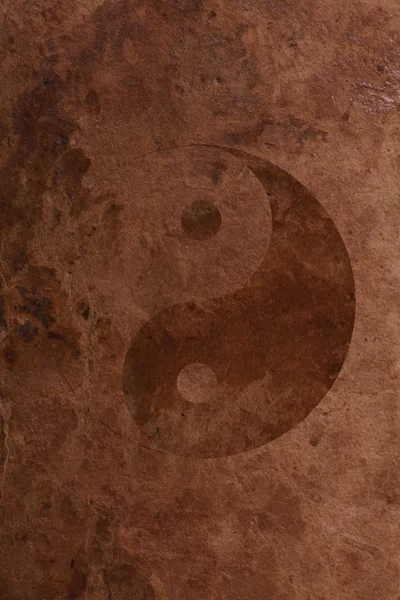 Yin yang symbool op oude papier achtergrond — Stockfoto